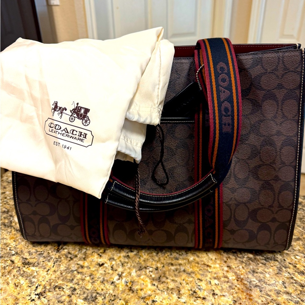 Coach Large Smith Signature Tote